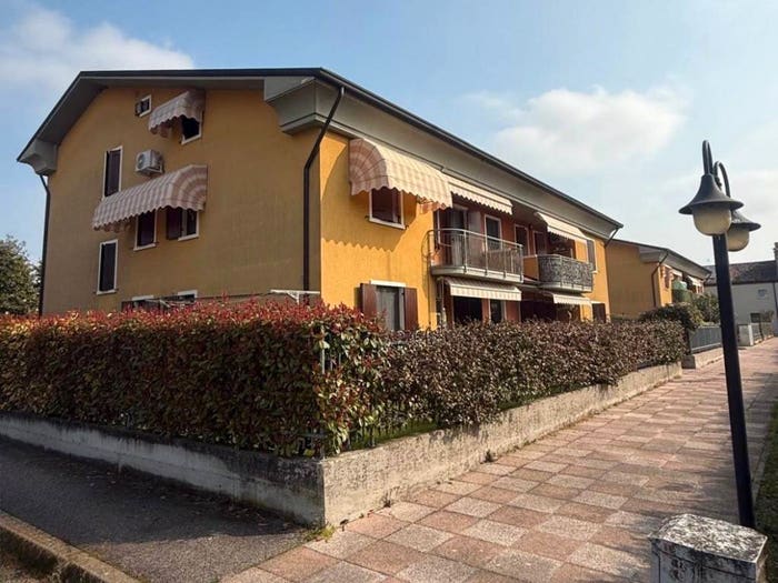 Appartamento trilocale in vendita in Via Antonio Canova, Roncolevà, Trevenzuolo