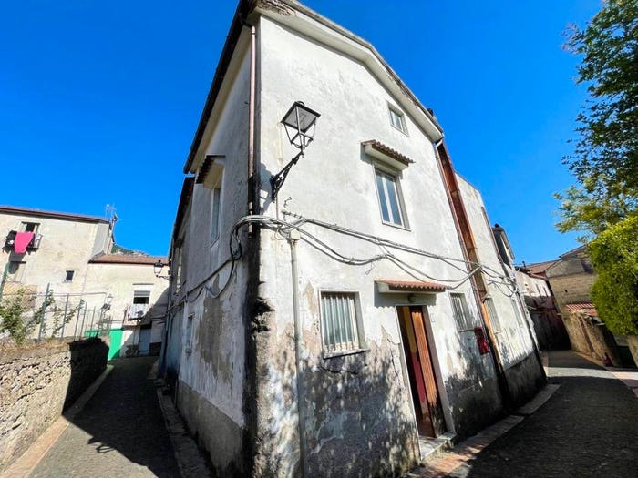 Casa quadrilocale in vendita in via trento, Mercato, Giffoni Valle Piana