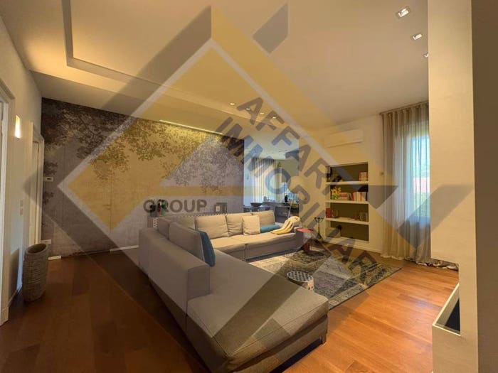Appartamento con 5 locali in vendita in Via Carlo Crivelli, Centro, Parabiago