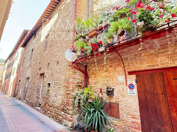 Casa con 6 locali in vendita in Centro, Paciano