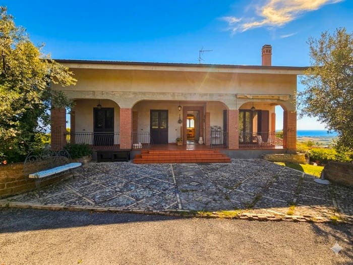 Casa quadrilocale in vendita in Contrada Fiorano, Loreto Aprutino