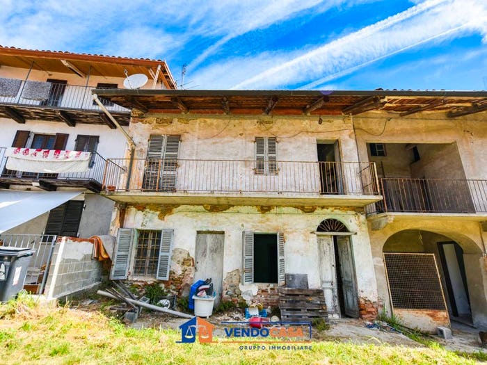 Casa con 6 locali in vendita in Via Francesco Rossi, Cinzano