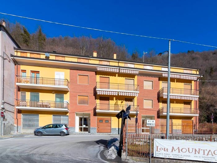 Appartamento con 5 locali in vendita in via IV Novembre, Pradleves