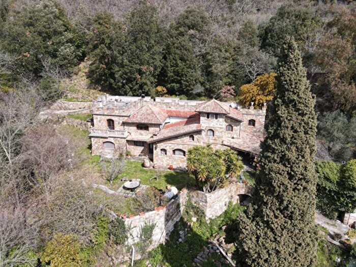 Casa con 6 locali in vendita in Strada Suseneo Superiore, Ospedale, Sanremo