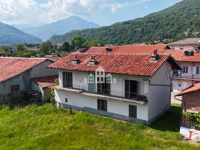 Casa con 6 locali in vendita in Località Biancetta, Centro, Cuorgnè