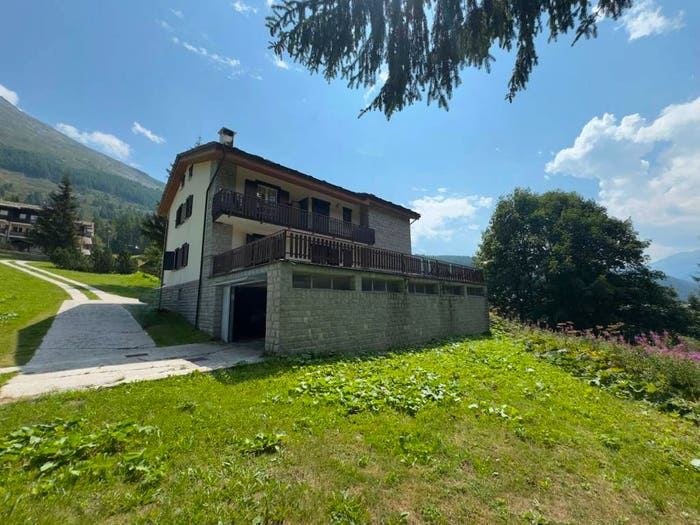 Appartamento quadrilocale in vendita in Via Emet, Centro, Madesimo