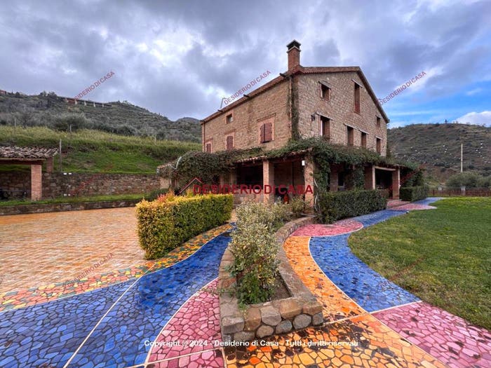Appartamento con 6 locali in vendita in Via Maria Santissima del Carmelo, Reitano