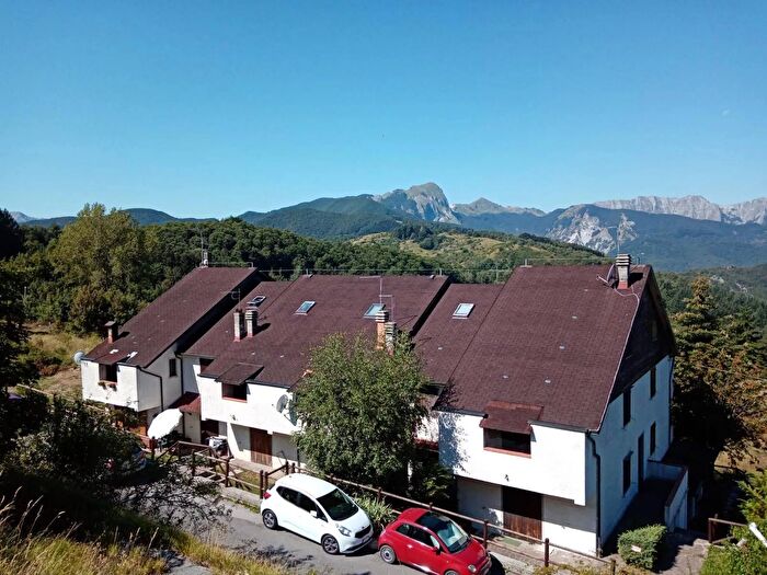 Appartamento trilocale in vendita in Via Pierdiscini, Careggine