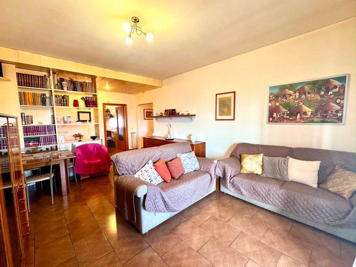 Appartamento con 5 locali in vendita in Via Fratelli Cervi, Città, Montevarchi