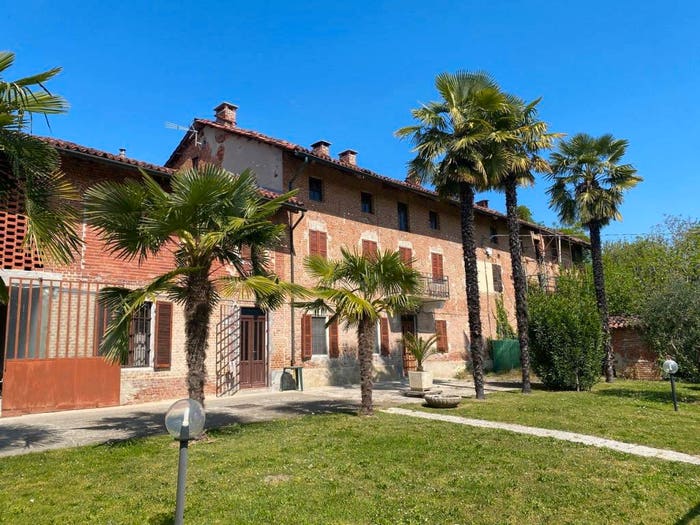 Casa con 6 locali in vendita in Frazione Briassa, Roatto
