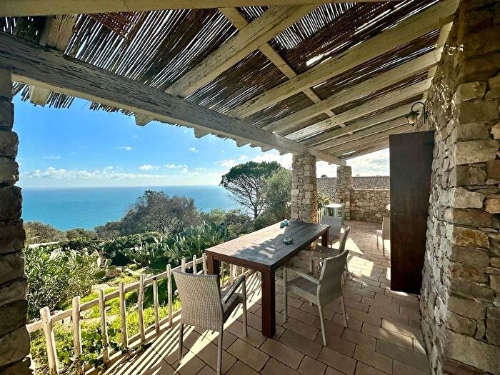 Casa bilocale in vendita in Gagliano Del Capo