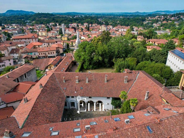 Casa con 6 locali in vendita in Centro, Besozzo
