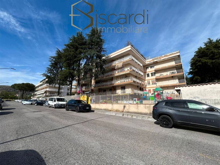 Appartamento con 6 locali in vendita in Via Ferdinando Fuga, Via Ruggiero, Caserta
