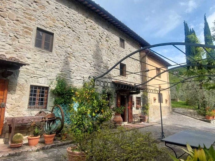 Casa con 6 locali in vendita in Londa