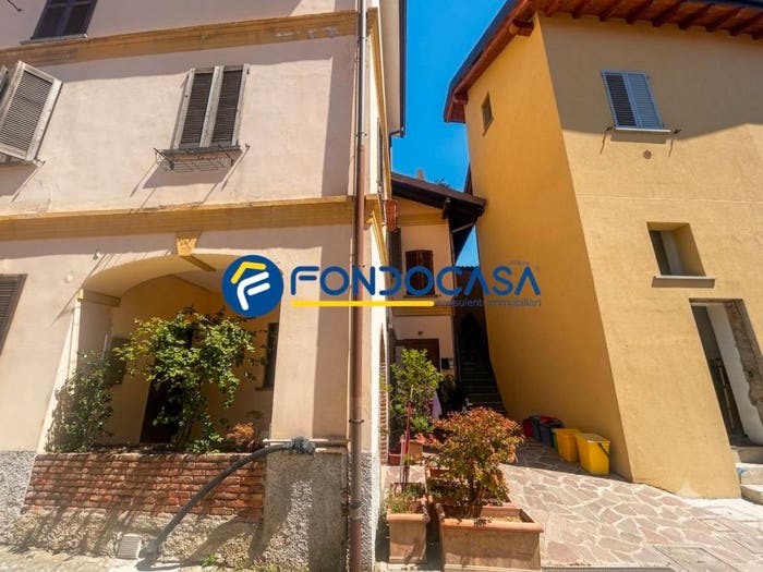 Appartamento trilocale in vendita in Via Giuseppe Mazzini, Centro, Lomagna