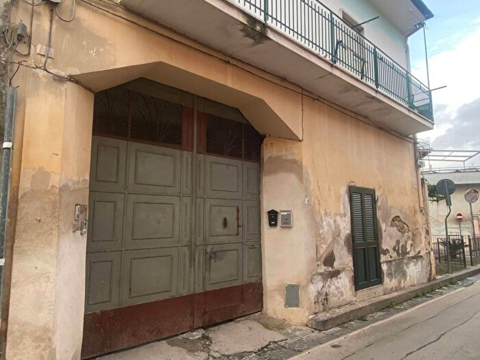 Appartamento trilocale in vendita in Via Francesco Petrarca, Macerata Campania