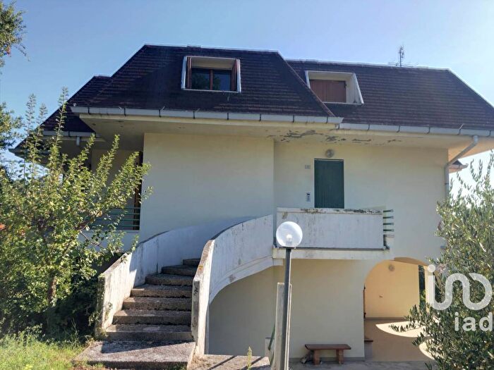 Casa con 6 locali in vendita in Via Mombaroccese, Colli al Metauro