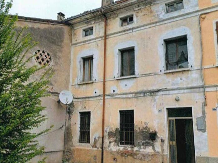 Appartamento con 6 locali in vendita in Via Testa, Ceresara
