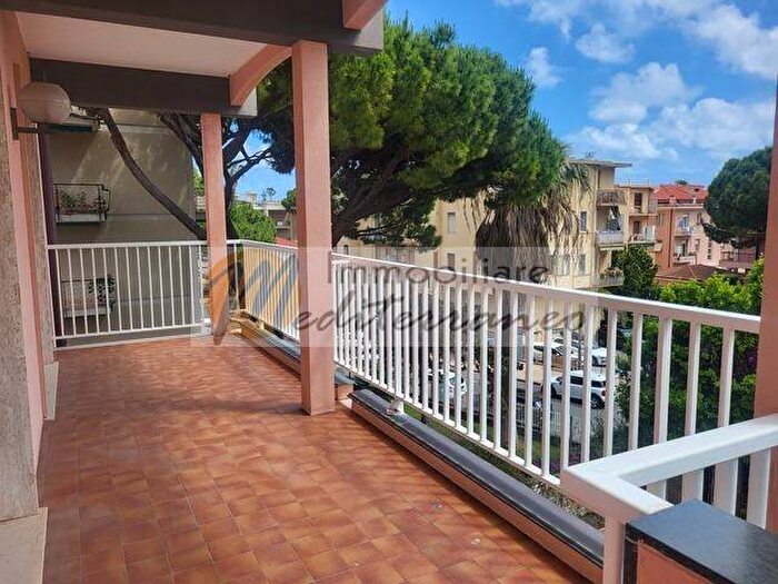 Appartamento trilocale in vendita in Via Aldo Moro, Centro, Bordighera