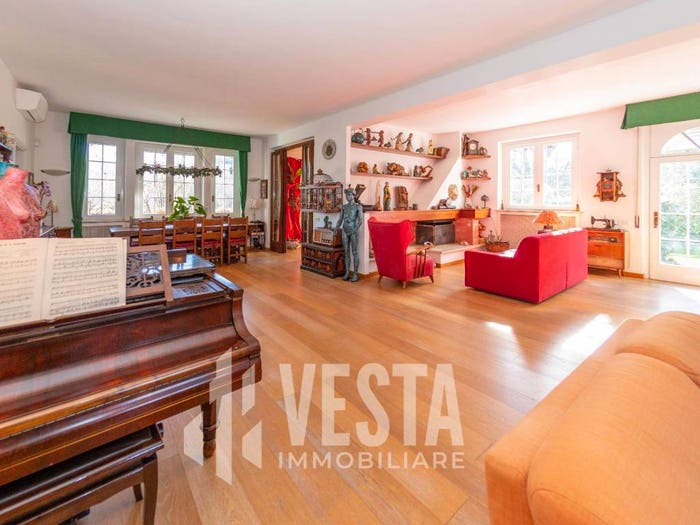Casa con 6 locali in vendita in Via Galileo Galilei, Centro, Imbersago
