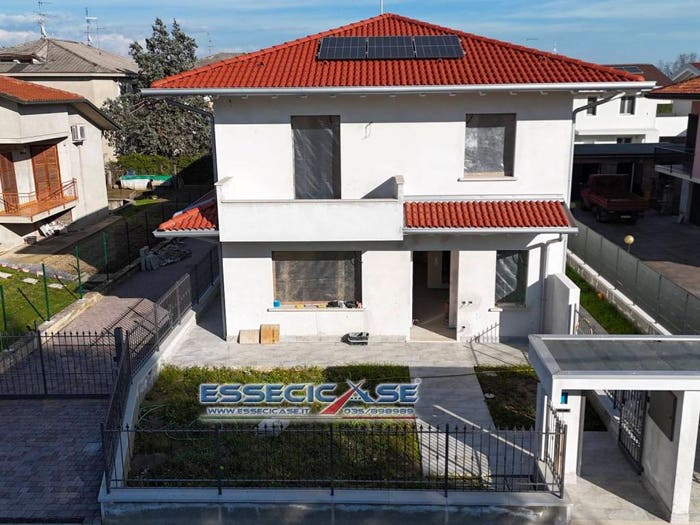 Casa con 5 locali in vendita in Via Silvio Pellico, Centro, Cologno al Serio