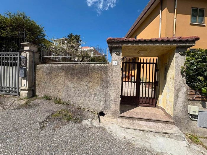 Appartamento con 6 locali in vendita in Via Nicola Lombardi, Pontegrande Sant'Elia, Catanzaro