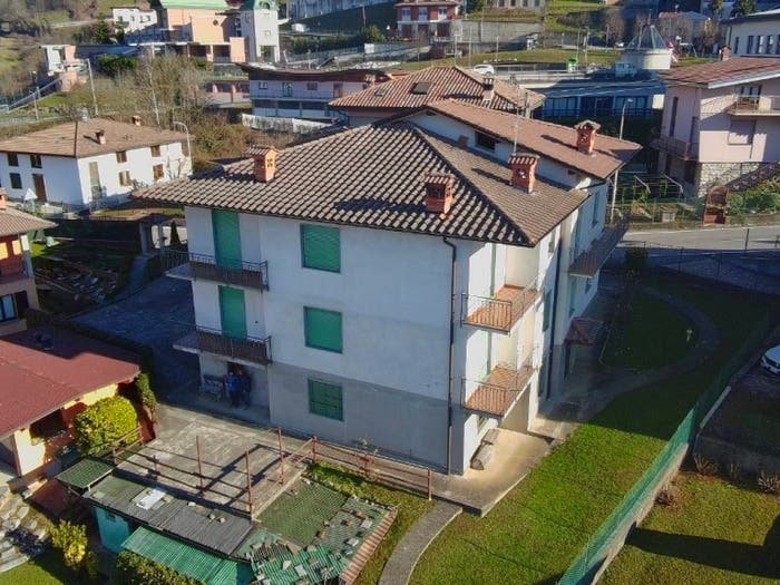 Casa con 6 locali in vendita in Peia