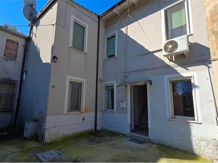 Casa quadrilocale in vendita in Via Tasselli, Centro, Marmirolo