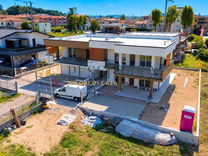 Appartamento quadrilocale in vendita in Via XI Aprile, Centro, Castelnuovo del Garda