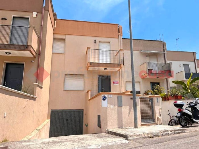 Casa con 5 locali in vendita in piazza Comi, Maglie