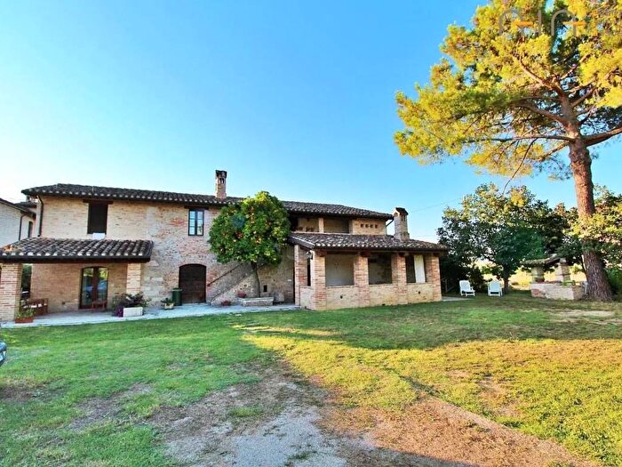 Casa con 6 locali in vendita in Contrada Icona, Monsampolo del Tronto