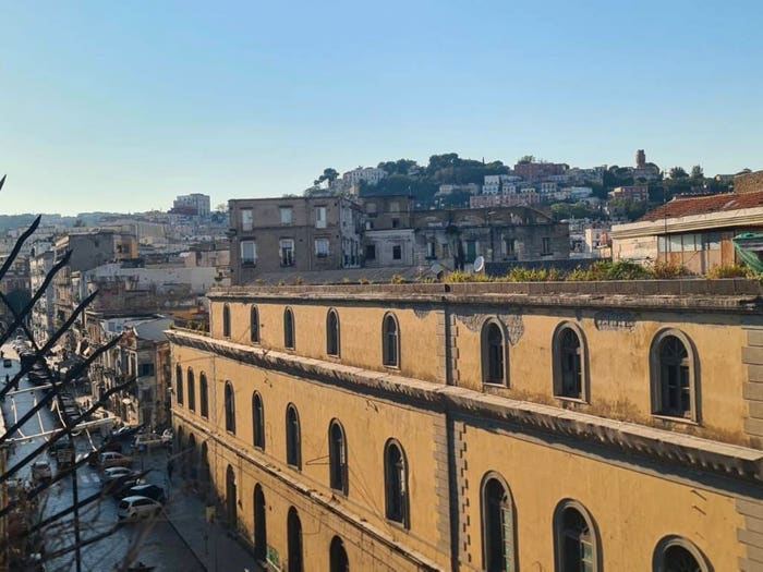 Appartamento bilocale in vendita in Via Cesare Rosaroll, Tribunali, Napoli