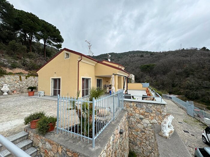 Casa con 6 locali in vendita in Via delle Costanze, Pietra Ligure