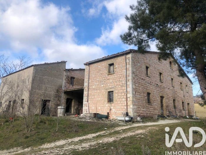 Casa con 6 locali in vendita in Localit  Ca Saraceno, Piobbico