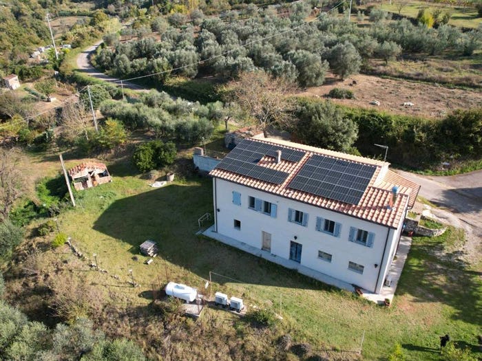 Casa con 6 locali in vendita in Vocabolo Colle, Alviano