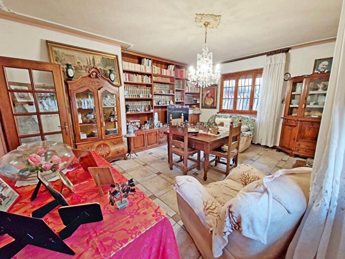 Casa con 6 locali in vendita in Darsena Ex Campo di Aviazione, Viareggio