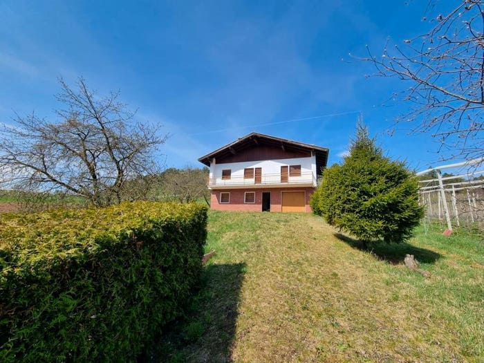 Casa con 6 locali in vendita in Romeno