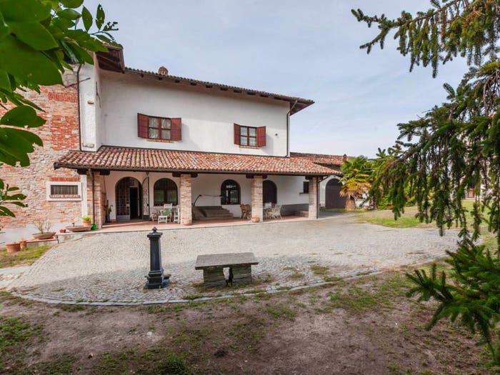 Casa con 6 locali in vendita in Serralunga di Crea