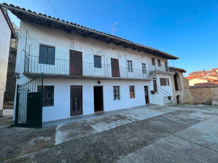 Casa con 6 locali in vendita in Cisterna d'Asti