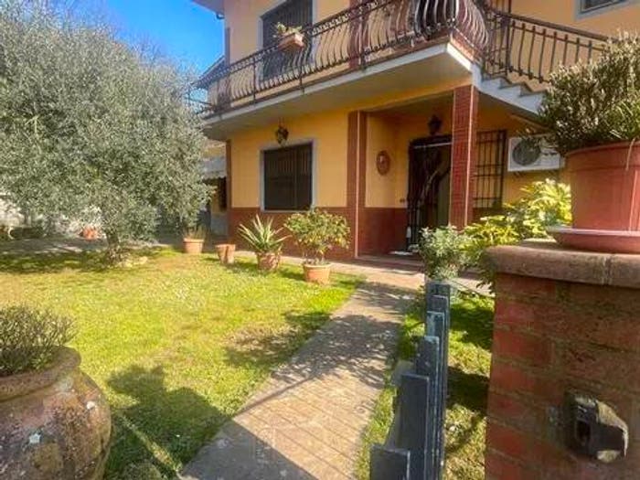 Casa con 6 locali in vendita in Via Per San Martino, Gragnano Lappato, Capannori