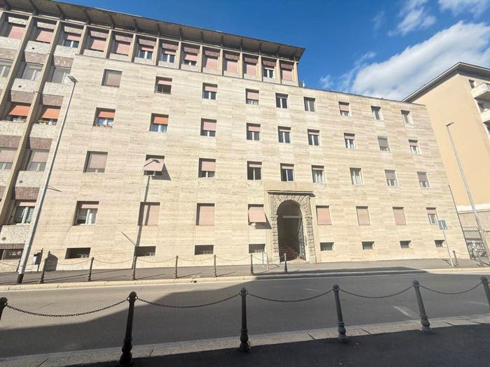 Appartamento quadrilocale in vendita in Via Antonio Giovanni Scopoli, Centro Storico, Pavia