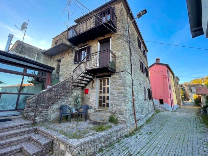 Casa trilocale in vendita in Frazione Castellaro, Castellaro, Varzi