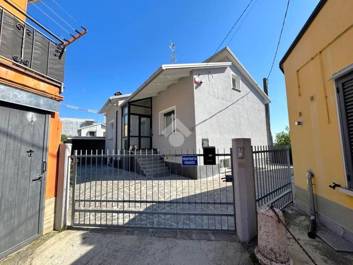 Casa con 6 locali in vendita in Strada Provinciale Busseto, Centro, Fontevivo