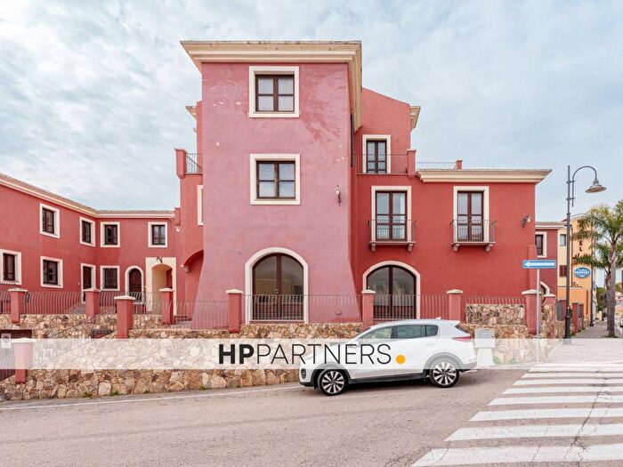 Appartamento con 5 locali in vendita in Via Libertà, Golfo Aranci