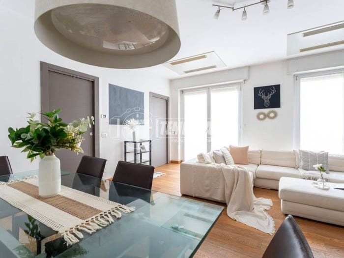Appartamento trilocale in vendita in Via Lambro, Porta Venezia, Milano