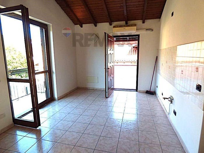 Appartamento trilocale in vendita in via Margorabia, Montegrino Valtravaglia