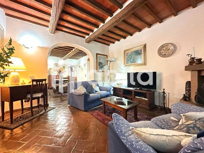 Casa con 6 locali in vendita in via renzi, Cavriglia