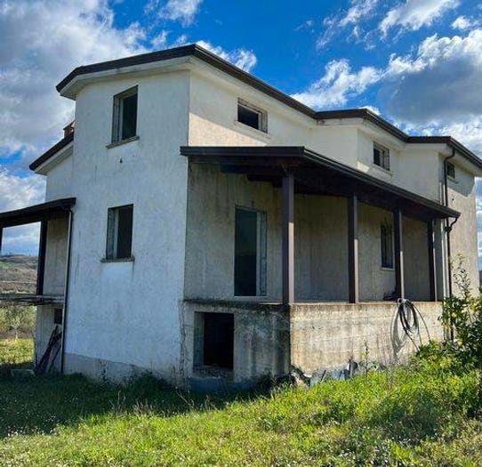 Casa con 6 locali in vendita in Caiazzo
