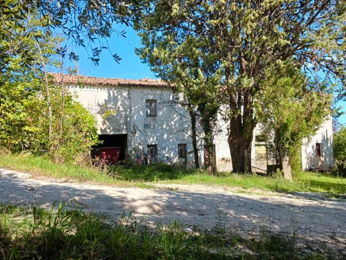 Casa con 6 locali in vendita in Cupramontana