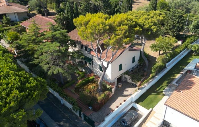 Casa con 6 locali in vendita in Via di Montenero, Montenero Basso Montenero Alto, Livorno